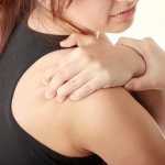 Боли в плечевых суставах: причины и лечение